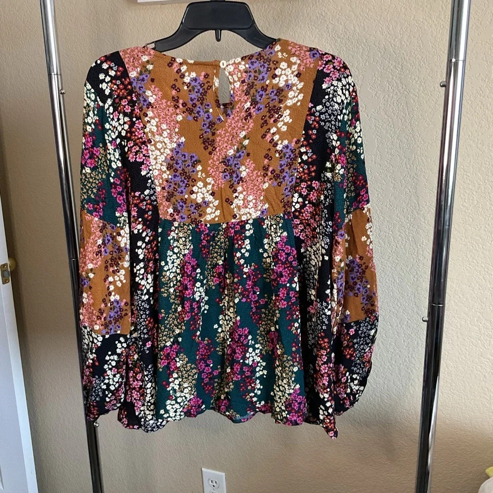 NWT Ces Femme Womens Boho‎ Floral Long sleeve Flowy Top Size Small - Picture 2 of 8
